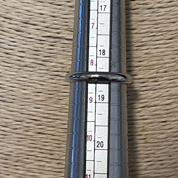 PRE-LOVED AUTHENTIC 14K SOLID WHITE GOLD BAND. - Picture 8 of 8